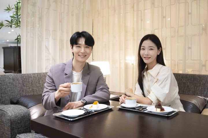 [서울=뉴시스]신세계백화점이 미쉐린 스타 레스토랑과 협업해 VIP 고객 전용 라운지에서 스타 셰프의 디저트를 선보인다고 28일 밝혔다.(사진=신세계백화점 제공) *재판매 및 DB 금지