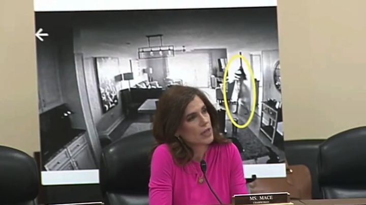 [뉴시스] 자신의 나체 사진을 공개한 낸시 메이스 하원의원. (출처=뉴욕포스트) 2025.05.27. photo@newsis.com *재판매 및 DB 금지