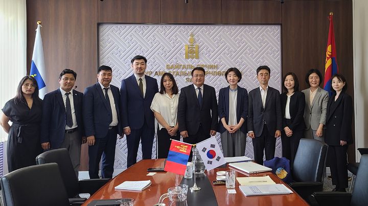 [서울=뉴시스] 한국과 몽골간 기후변화 대응 협력 강화를 위한 '제1차 한-몽골 기후변화 협력 공동위'가 27일 몽골 울란바토르에서 개최됐다. (사진=외교부 제공) 2025.05.27 *재판매 및 DB 금지
