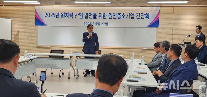 [창원=뉴시스]김기진 기자=27일 '원전 생태계 발전을 위한 원전 중소기업 간담회'에 참석한 허성무 국회의원.2025.05.27.sky@newsis.com