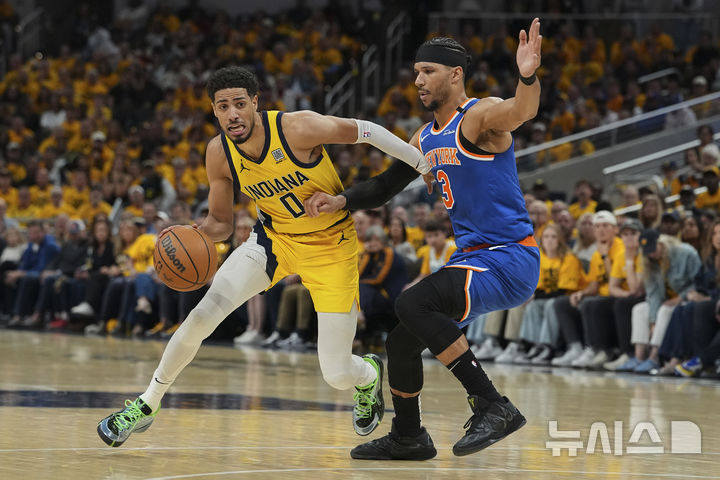 [인디애나폴리스=AP/뉴시스] 미국프로농구(NBA) 인디애나 페이서스의 타이리스 할리버튼(왼쪽). 2025. 5. 27.