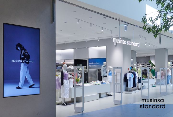 "패션플랫폼 넘어 '무신사' 그 자체"...'몸값 10조' IPO 추진 공식화 향배... - 뉴스 썸네일 이미지