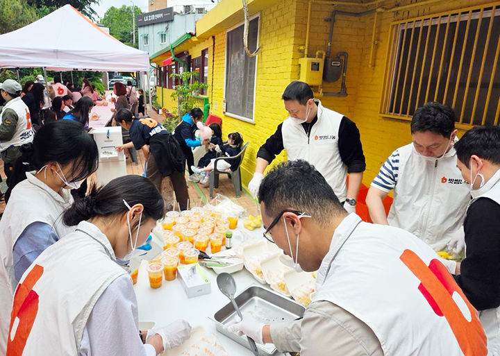 빗썸나눔 동광모자원 봉사활동. (사진=빗썸 제공) *재판매 및 DB 금지