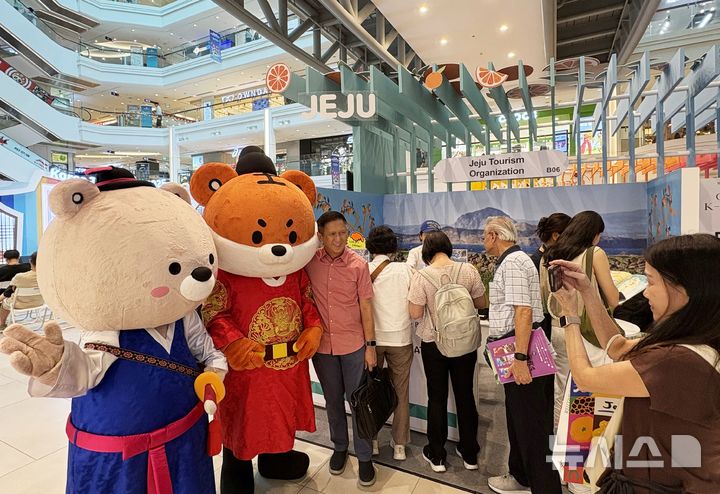 [제주=뉴시스] 제주관광공사가 최근 문화체육관광부와 한국관광공사가 주최한 '싱가포르 K-관광로드쇼'에 참가한 모습. (사진=제주관광공사 제공) 2025.05.28. photo@newsis.com *재판매 및 DB 금지