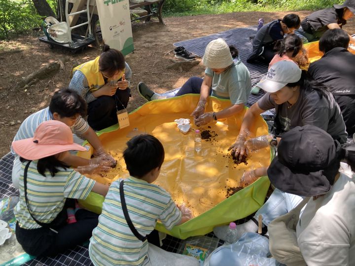 [서울=뉴시스] 어우렁더우렁, 우리는 가야 왕궁 에코수비대(사진=국가유산청 제공) 2025.05.28. photo@newsis.com *재판매 및 DB 금지