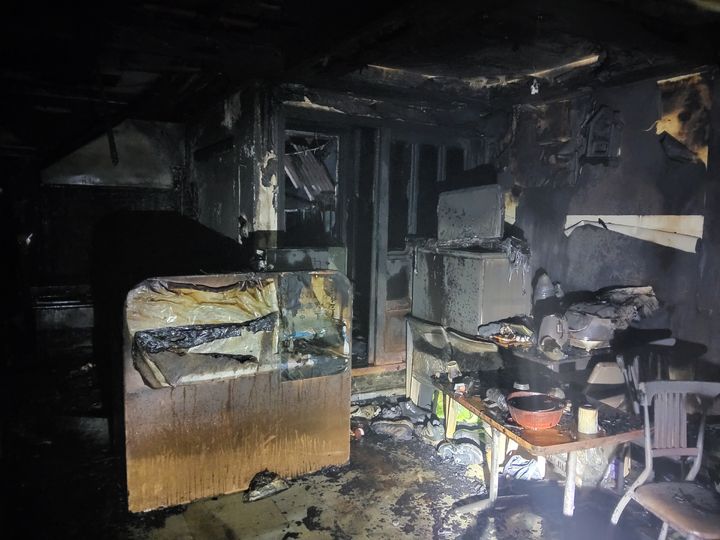 [울산=뉴시스] 구미현 기자 =28일 오전 2시 18분께 울산시 중구 다운동의 한 음식점에서 불이 났다. (사진=울산소방본부 제공) photo@newsis.com *재판매 및 DB 금지