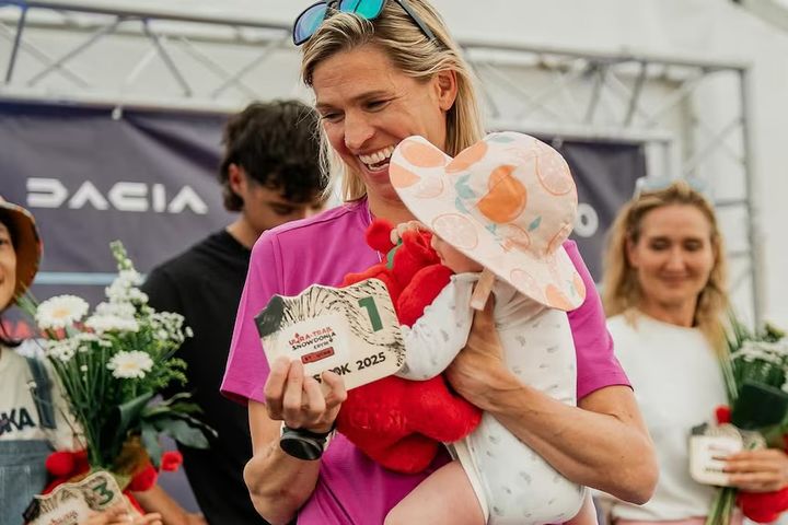 [뉴시스]지난 25일(현지 시각) abc방송 등 호주 매체에 따르면 최근 출산을 한 인권 변호사인 스테파니 케이스는 웨일스에서 열린 영국 최대 규모 울트라 마라톤인 '울트라 트레일 스노도니아 레이스'에서 정상에 올랐다. (사진=theultrarunnergirl ) *재판매 및 DB 금지