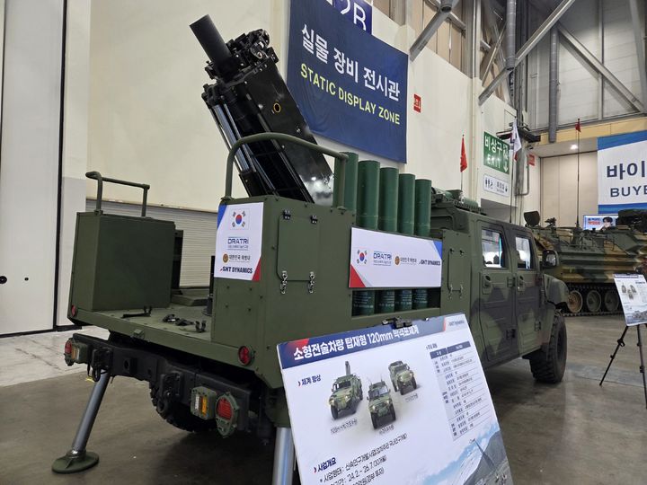 [창원=뉴시스] 강경국 기자 = SNT다이내믹스가 개발한 상륙작전용 소형전술차량(LTV) 탑재형 120㎜ 자주박격포 체계. (사진=SNT다이내믹스 제공). 2025.05.28. photo@newsis.com *재판매 및 DB 금지