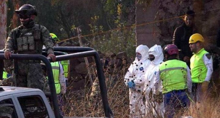 [서울=뉴시스] 멕시코 과나후아토주에서 검찰이 카르텔과 연관된 실종자를 폐가 단지서 수색하던 중 시신 17구를 발견했다. (사진 = 아랍뉴스 캡처) 2025.05.28. *재판매 및 DB 금지
