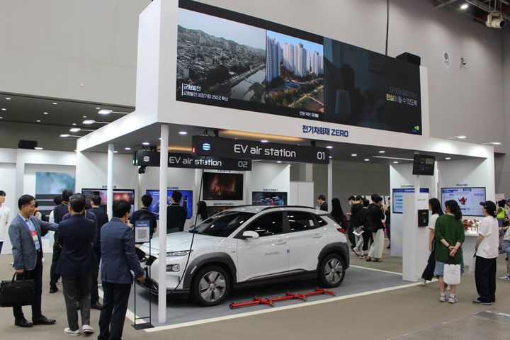 [서울=뉴시스] 한국토지주택공사(LH)가 28~30일 대구 EXCO에서 열리는 '2025 국제소방안전박람회'에 마련한 'LH 공동주택 소방기술 전시관'의 모습. 2025.05.28. (사진=LH 제공) photo@newsis.com&nbsp; *재판매 및 DB 금지