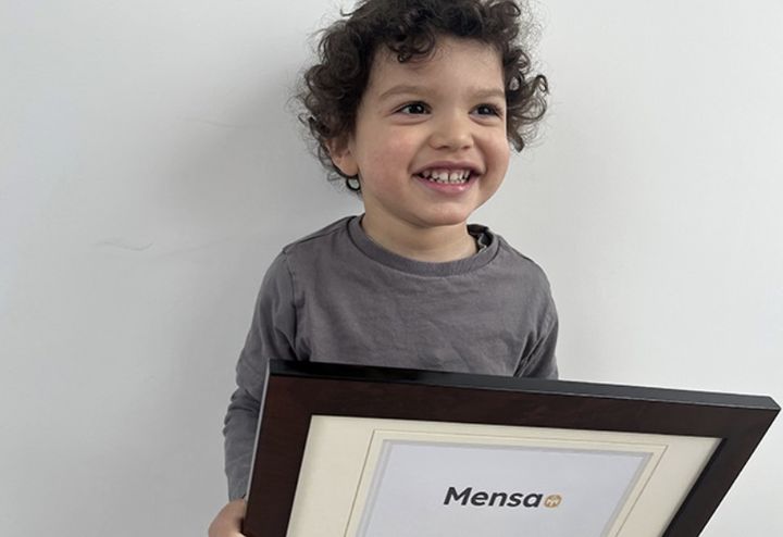 [뉴시스] 영국의 조셉 해리스-버틸이 2세 182일의 나이로 최연소 멘사 회원 기록을 경신했다. (사진=기네스월드레코드 공식 홈페이지 갈무리) 2025.05.28 *재판매 및 DB 금지