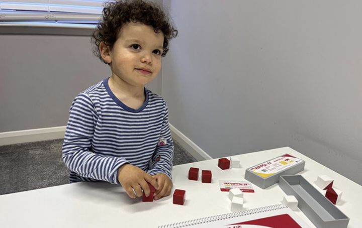 [뉴시스] 영국의 조셉 해리스-버틸이 2세 182일의 나이로 최연소 멘사 회원 기록을 경신했다. (사진=기네스월드레코드 공식 홈페이지 갈무리) 2025.05.28 *재판매 및 DB 금지