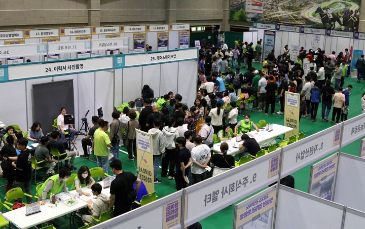 [안동=뉴시스] 28일 영천시 영천생활체육관에서 개막된 '2025 경상북도 장애인일자리 박람회'&nbsp; (사진=경북도 제공) 2025.05.28. photo@newsis.com *재판매 및 DB 금지
