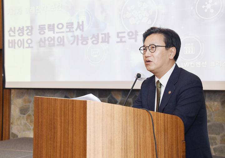 [세종=뉴시스] 김범석 기획재정부 장관 직무대행 1차관이 28일 서울 중구 LW컨벤션 센터에서 열린 '제1회 미래전략포럼'에 참석, 모두발언을 하고 있다. (사진=기재부 제공) 2025.05.28. photo@newsis.com *재판매 및 DB 금지