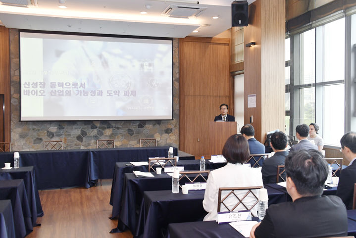 [세종=뉴시스] 정부는 28일 서울 중구 LW컨벤션센터에서 김범석 기획재정부 장관 직무대행 1차관 주재로 '2025년 제1회 미래전략포럼'을 개최했다고 밝혔다. (사진=기재부 제공) 2025.05.28. photo@newsis.com *재판매 및 DB 금지