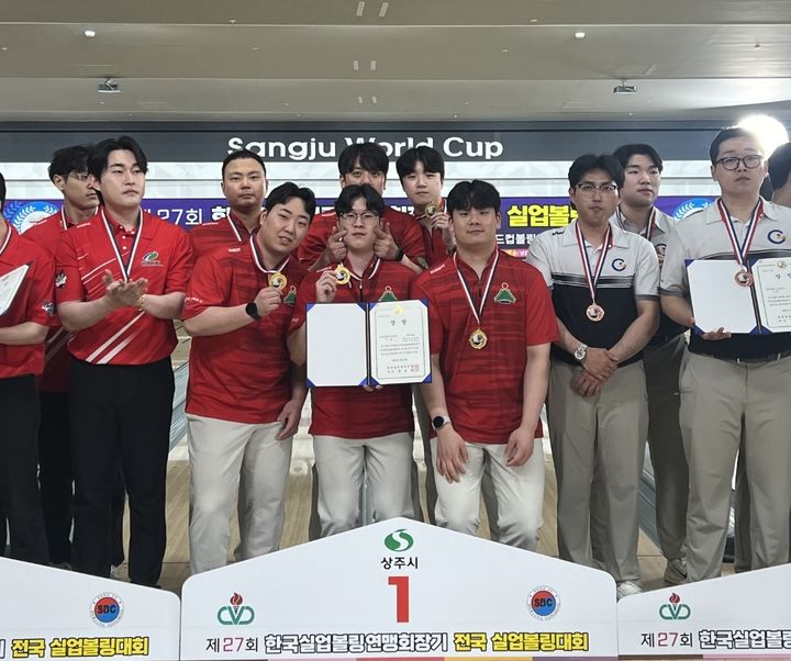 [울산=뉴시스] 울산 울주군청은 소속 볼링팀이 경북 상주월드컵볼링경기장에서 열린 ‘제27회 한국실업볼링연맹회장기 전국실업볼링대회’ 개인전과 단체전에서 우수한 성적을 거두며 금메달 2개, 동메달 2개를 획득했다고 28일 밝혔다. (사진= 울주군 제공) 2025.05.28.photo@newsis.com *재판매 및 DB 금지