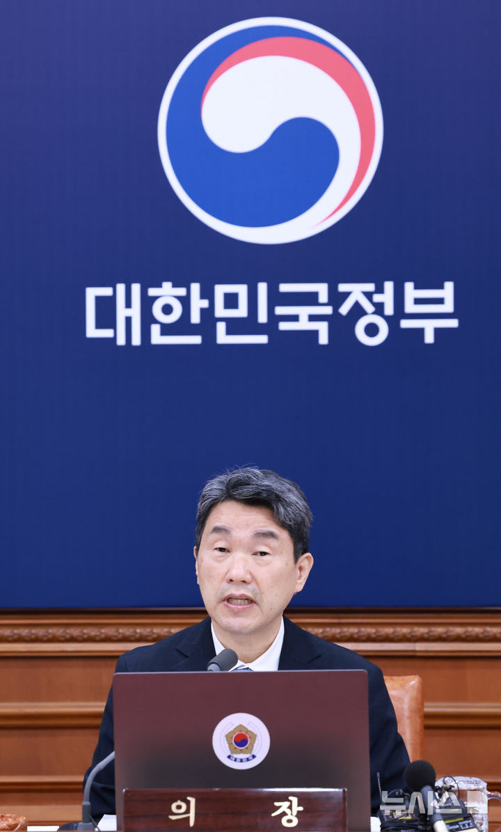 [서울=뉴시스] 최진석 기자 = 이주호 대통령 권한대행 부총리 겸 교육부 장관이 28일 정부서울청사에서 열린 국무회의에서 발언하고 있다. (대통령실통신사진기자단) 2025.05.28. myjs@newsis.com