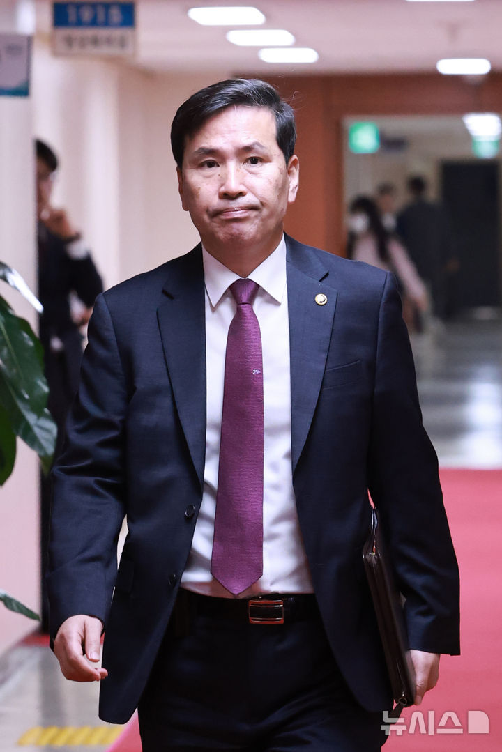 [서울=뉴시스] 최진석 기자 = 김선호 국방부 장관 직무대행이 28일 정부서울청사에서 열린 국무회의에서 참석하고 있다. (대통령실통신사진기자단) 2025.05.28. myjs@newsis.com