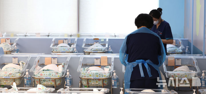 "30대 후반 여성, 직장가입자가 출산율↑ 주도"…올해도 상승 전망