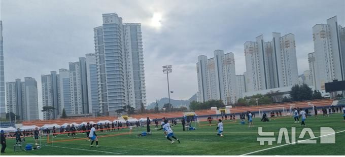 [김해=뉴시스]진영공설운동장. 뉴시스DB. photo@newsis.com