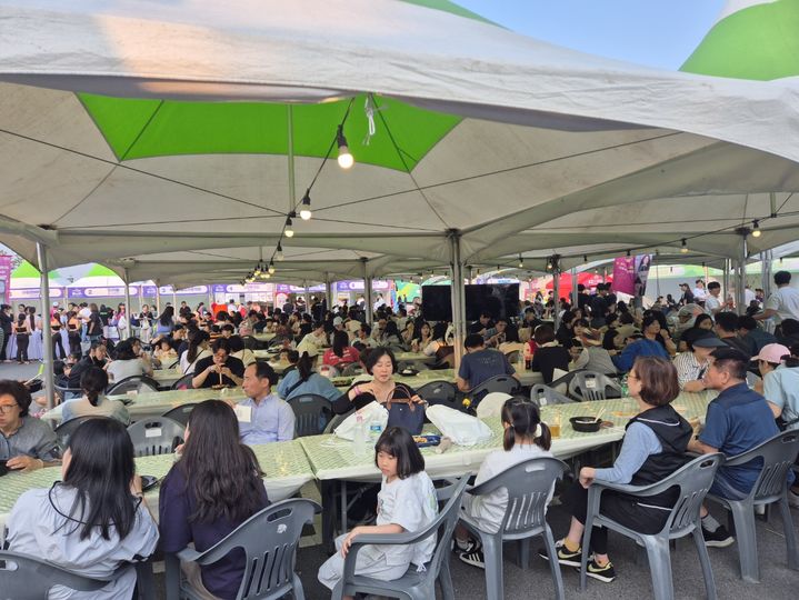 [구미=뉴시스] 아시안 푸드 페스타 개막.(사진=구미시 제공) 2025.05.29 photo@newsis.com *재판매 및 DB 금지