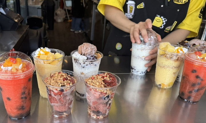 [서울=뉴시스] 메가커피가 선보인 여름 디저트 메뉴들.(사진=메가커피 제공) *재판매 및 DB 금지