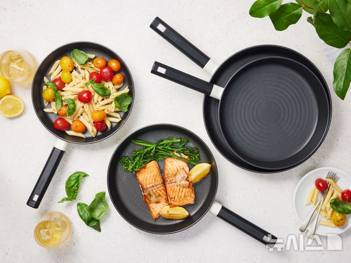 [서울=뉴시스] ㅌ프리미엄 쿡웨어, 마스터 IH 프라이팬 출시. (사진= 락앤락 제공) 