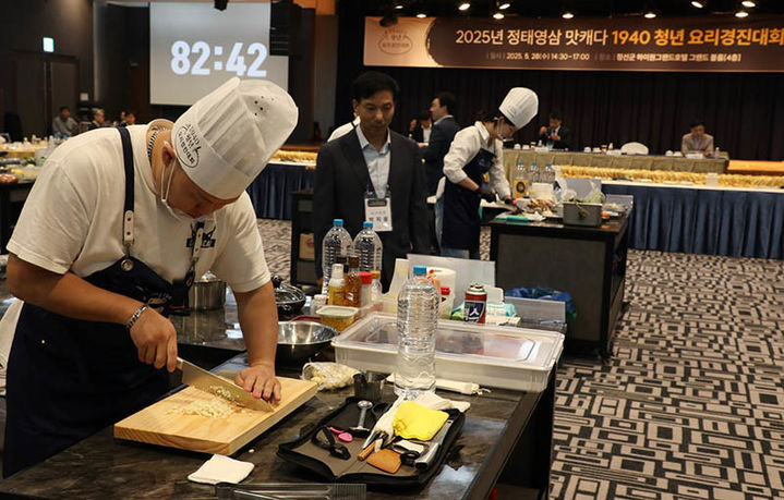 강원랜드 사회공헌재단 주최로 지난 28일 하이원 그랜드호텔 컨벤션타워에서 열린 ‘1940 청년 요리경진대회’모습.(사진=강원랜드 제공)&nbsp; *재판매 및 DB 금지