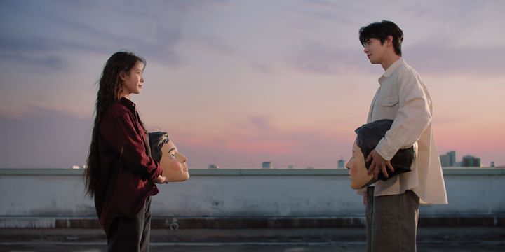 [서울=뉴시스] 아이유 '미인' 뮤직비디오. (사진 = 이담 엔터테인먼트 제공) 2025.05.29. photo@newsis.com *재판매 및 DB 금지