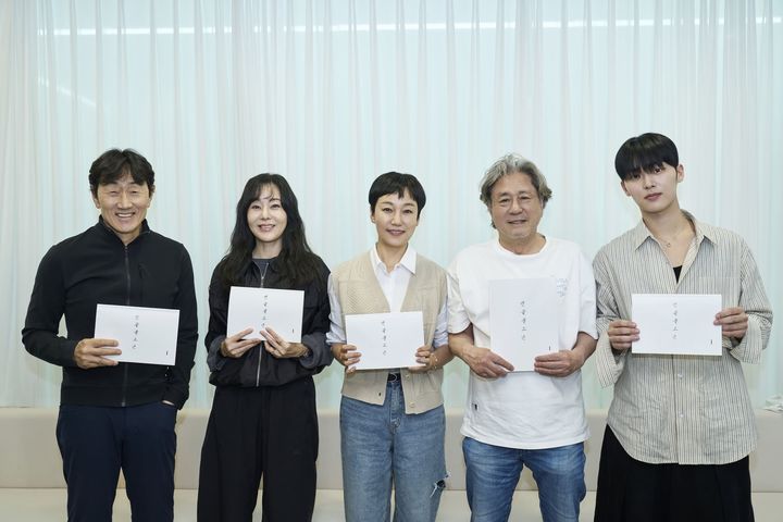 [서울=뉴시스] 넷플릭스는 29일 '맨 끝줄 소년' 제작 소식과 함께 출연진을 공개했다. (사진=넷플릭스 제공) 2025.05.29 photo@newsis.com&nbsp;&nbsp; *재판매 및 DB 금지