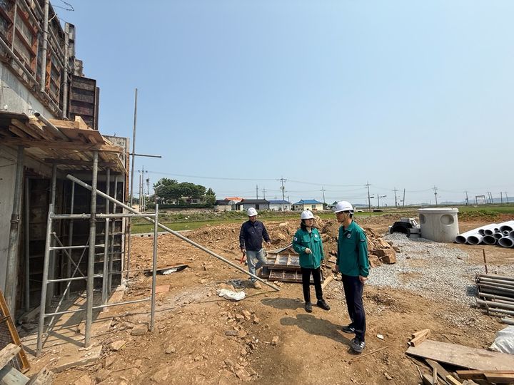 [인천=뉴시스] 인천 강화군 주민대피시설 신축 공사현장 모습. (사진=강화군 제공) 2025.05.29. photo@newsis.com *재판매 및 DB 금지