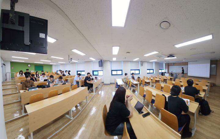 [대전=뉴시스] 국립한밭대학교는 인문사회융합인재양성사업연구소&nbsp; '위험사회에 대비한 글로벌 금융시장 리스크 관리 역량강화' 특강 모습. (사진=국립한밭대 제공) *재판매 및 DB 금지