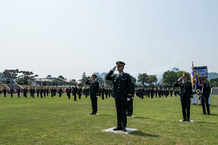 {익산=뉴시스] 29일 육군부사관학교 연병장에서 '양성 25-1기 육군 부사관 임관식'이 거행되고 있다. (사진=육군부사관학교 제공) 2025.05.29. photo@newsis.com&nbsp; *재판매 및 DB 금지