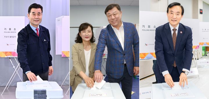 [울산=뉴시스] 박수지 기자 = 왼쪽부터 김영길 중구청장과 김종훈 동구청장 부부, 박천동 북구청장이 21대 대통령선거 사전투표에 참여하고 있다. photo@newsis.com *재판매 및 DB 금지