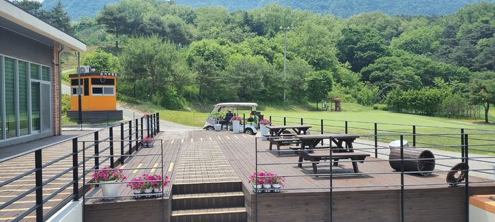 [거창=뉴시스] 거창CC 성수기 고객 맞이 준비 (사진=거창군 제공) 2025. 05. 29. photo@newsis.com *재판매 및 DB 금지