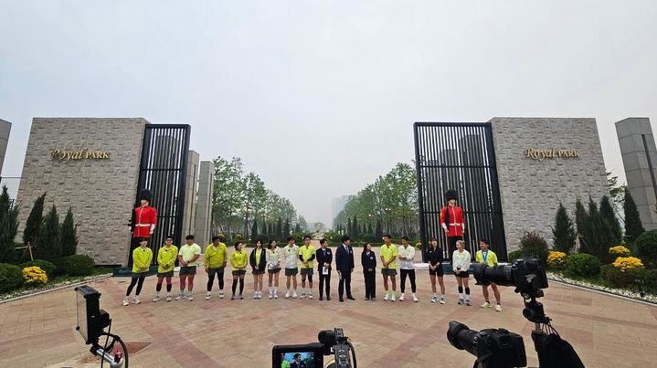 [서울=뉴시스] 신검단 로열파크씨티Ⅱ에서 진행된 MBN 인기 예능 프로그램인 '뛰어야 산다' 촬영 모습. (사진=DK아시아 제공) 2025.05.29. photo@newsis.com&nbsp; *재판매 및 DB 금지