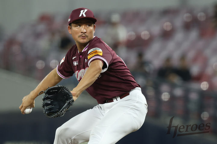 [서울=뉴시스] 프로야구 키움 히어로즈 원종현이 28일 광주-기아 챔피언스필드에서 열린 2025 신한 쏠뱅크 KBO리그 KIA 타이거즈와의 경기에 등판해 공을 던지고 있다. (사진=키움 히어로즈 제공) 2025.05.28. *재판매 및 DB 금지