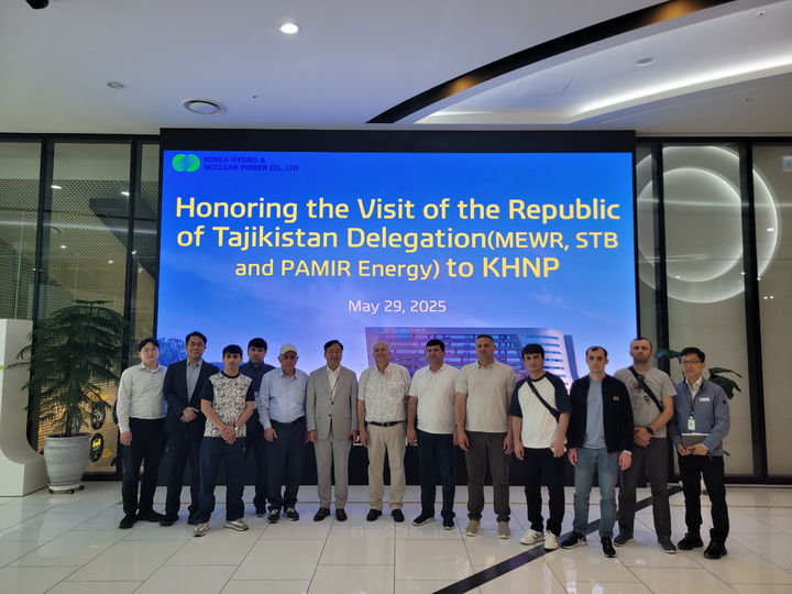 [세종=뉴시스] 한국수력원자력은 29일 타지키스탄 에너지수자원부와 주요 에너지 기관 관계자 등 9명이 한수원 본사를 방문했다고 밝혔다. (사진=한수원 제공) 2025.05.29. photo@newsis.com *재판매 및 DB 금지