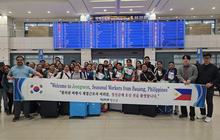 정선군의 외국인 계절근로자 입국 환영행사 모습.(사진=정선군 제공) *재판매 및 DB 금지