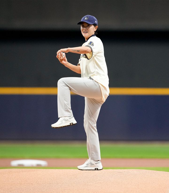 미국 위스콘신주 밀워키의 아메리칸 패밀리 필드에서 벌어진 2025 메이저리그 밀워키 브루어스와 보스턴 레드삭스 경기에 앞서 시구자로 나선 최나연. 2025.05.29. (사진=US여자오픈 SNS 캡처) *재판매 및 DB 금지