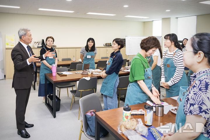 윤환 인천 계양구청장, 여성 자립 지원 현장서 소통