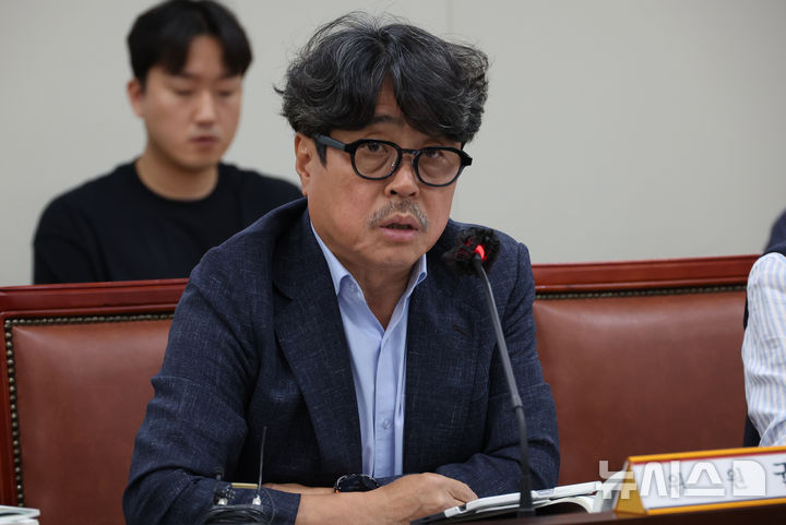 [세종=뉴시스] 강종민 기자 = 권순원 최저임금위원회 공익위원이 29일 세종시 정부세종청사에서 열린 최저임금위원회 제3차 전원회의에서 발언하고 있다. 2025.05.29. ppkjm@newsis.com