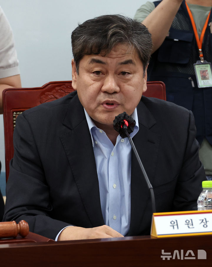 [세종=뉴시스] 강종민 기자 = 이인재 최저임금위원장이 29일 세종시 정부세종청사에서 열린 최저임금위원회 제3차 전원회의에서 발언하고 있다. 2025.05.29. ppkjm@newsis.com