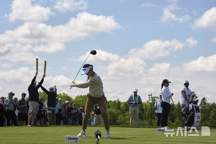 [에린=AP/뉴시스] 뉴질랜드의 리디아 고가 29일(현지 시간) 미 위스콘신주 에린의 에린힐스에서 열린 미국여자프로골프(LPGA) 투어 제80회 US여자오픈 1라운드 3번홀에서 티샷을 하고 있다. 2025.05.30.<font style="vertical-align: inherit;"><font style="vertical-align: inherit;"></font></font>