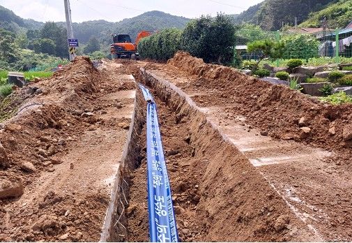 [괴산=뉴시스] 충북 괴산군 청천면 신월리 물 수질개선사업 공사 모습. (사진=괴산군 제공) photo@newsis.com *재판매 및 DB 금지