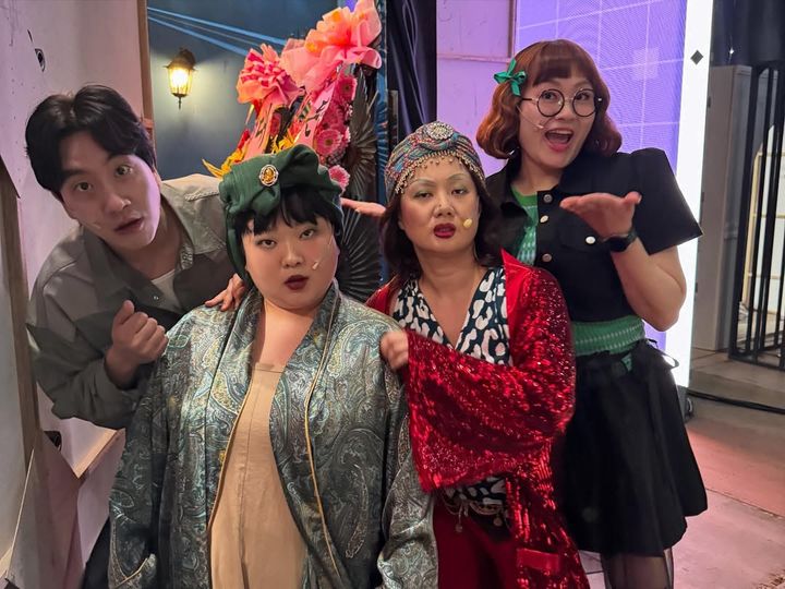 [서울=뉴시스] 왼쪽부터 신윤승, 서아름, 박나래, 조수연. (사진=박나래 인스타그램 캡처) 2025.05.30. photo@newsis.com *재판매 및 DB 금지