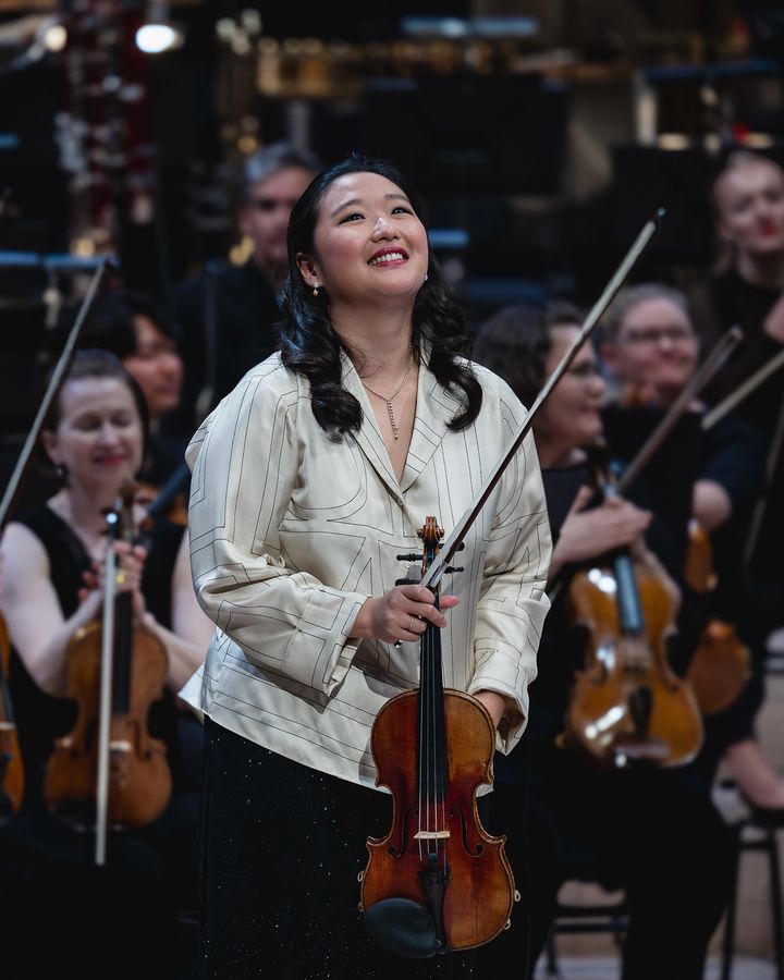[서울=뉴시스] 바이올리니스트 박수예의 장 시벨리우스 국제 바이올린 콩쿠르 무대 위 모습. (사진=금호문화재단 제공) ⓒMatias Ahonen 2025.05.30. photo@newsis.com *재판매 및 DB 금지