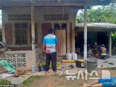 [뉴시스]태국의 한 남성이 전 여자친구의 집에 수류탄을 던졌다가 튕겨 나온 수류탄에 스스로 목숨을 잃었다. (사진=데일리메일) 