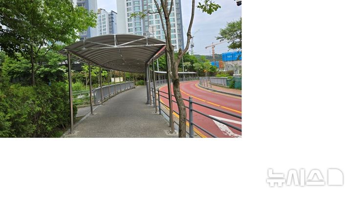 [용인=뉴시스]이동노동자를 위한 캐노피 시설(사진=용인시 제공)2025.05.30.photo@newsis.com