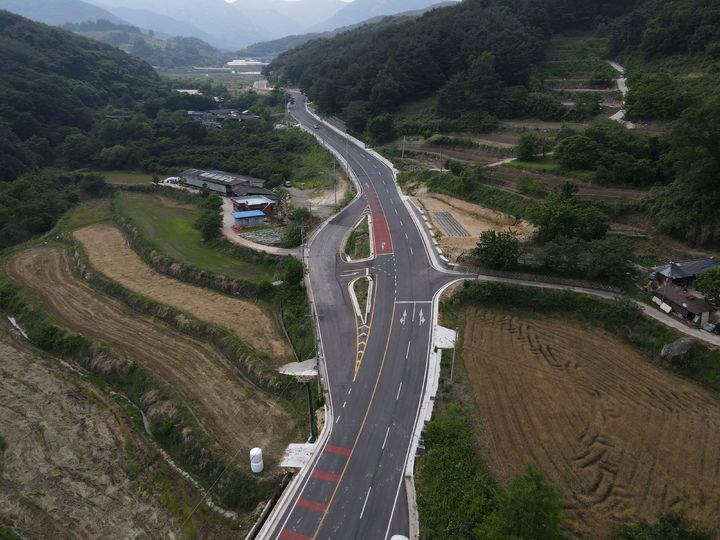 [합천=뉴시스] 경남 합천군 가회면 오도리 일원 2차선에서 3차선으로 확장 (사진=합천군 제공) 2025. 05. 30. photo@newsis.com *재판매 및 DB 금지